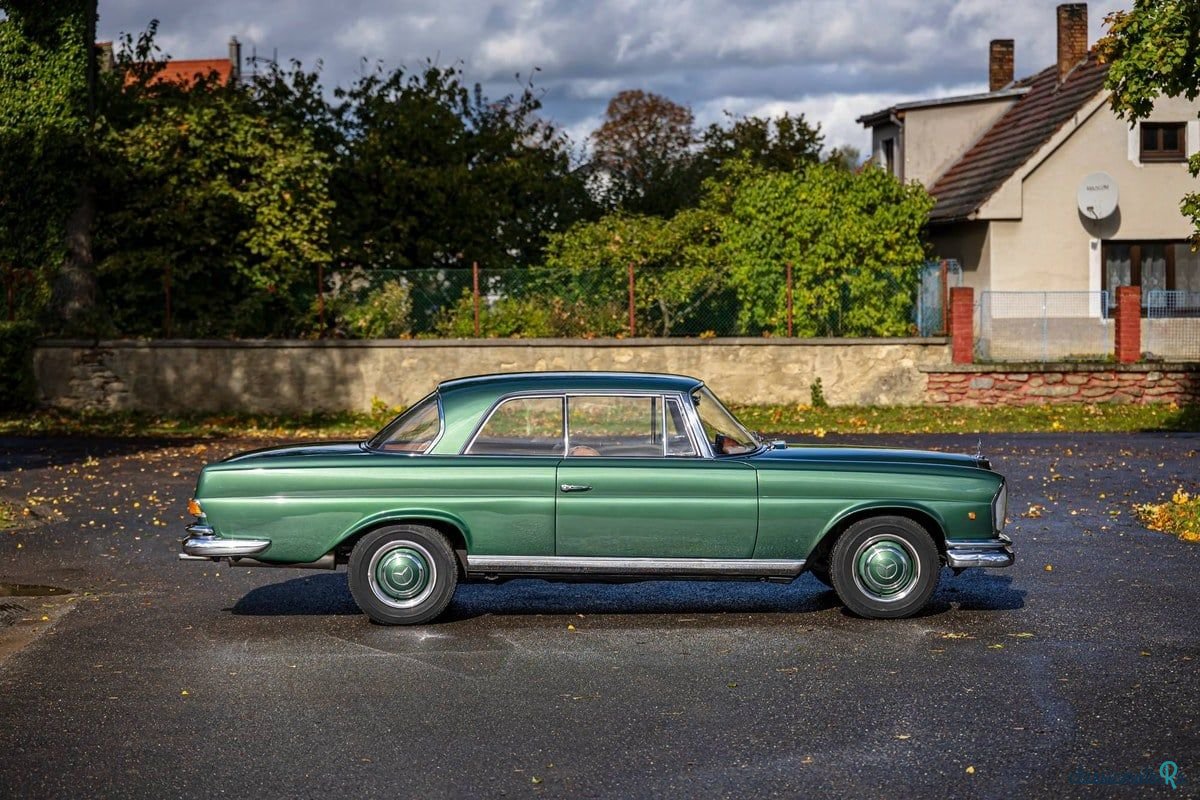1967' Mercedes-Benz 250 photo #2