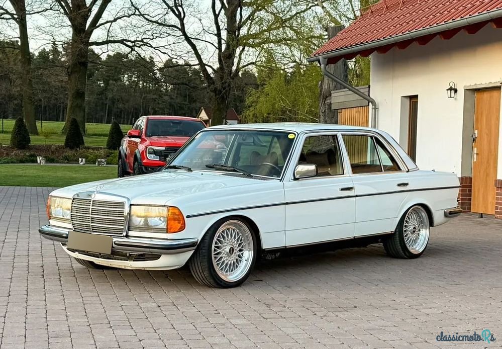 1978' Mercedes-Benz W123 photo #2