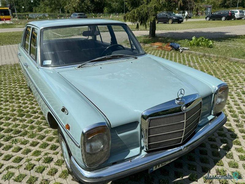 1969' Mercedes-Benz 220D photo #2