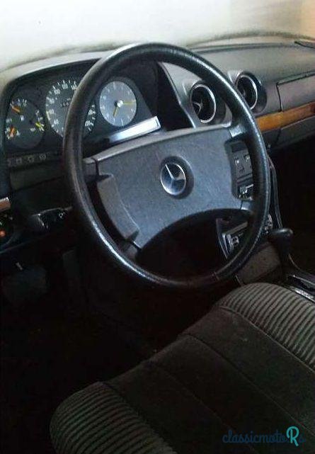 1980' Mercedes-Benz E-Klasse 280E photo #3