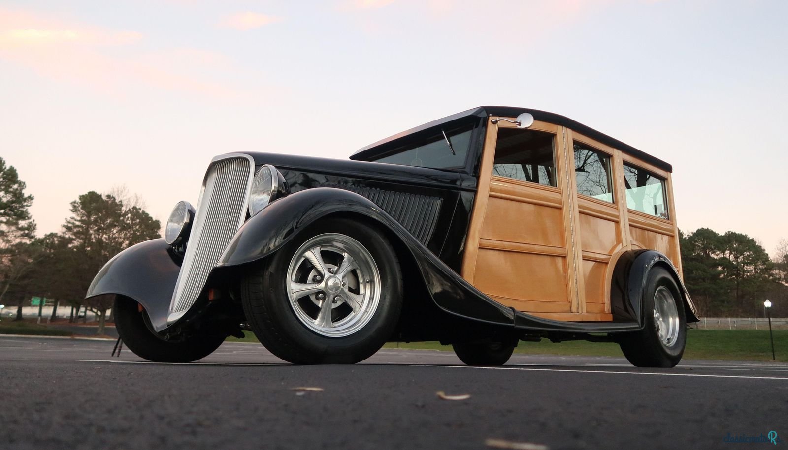 1933' Ford Deluxe photo #1