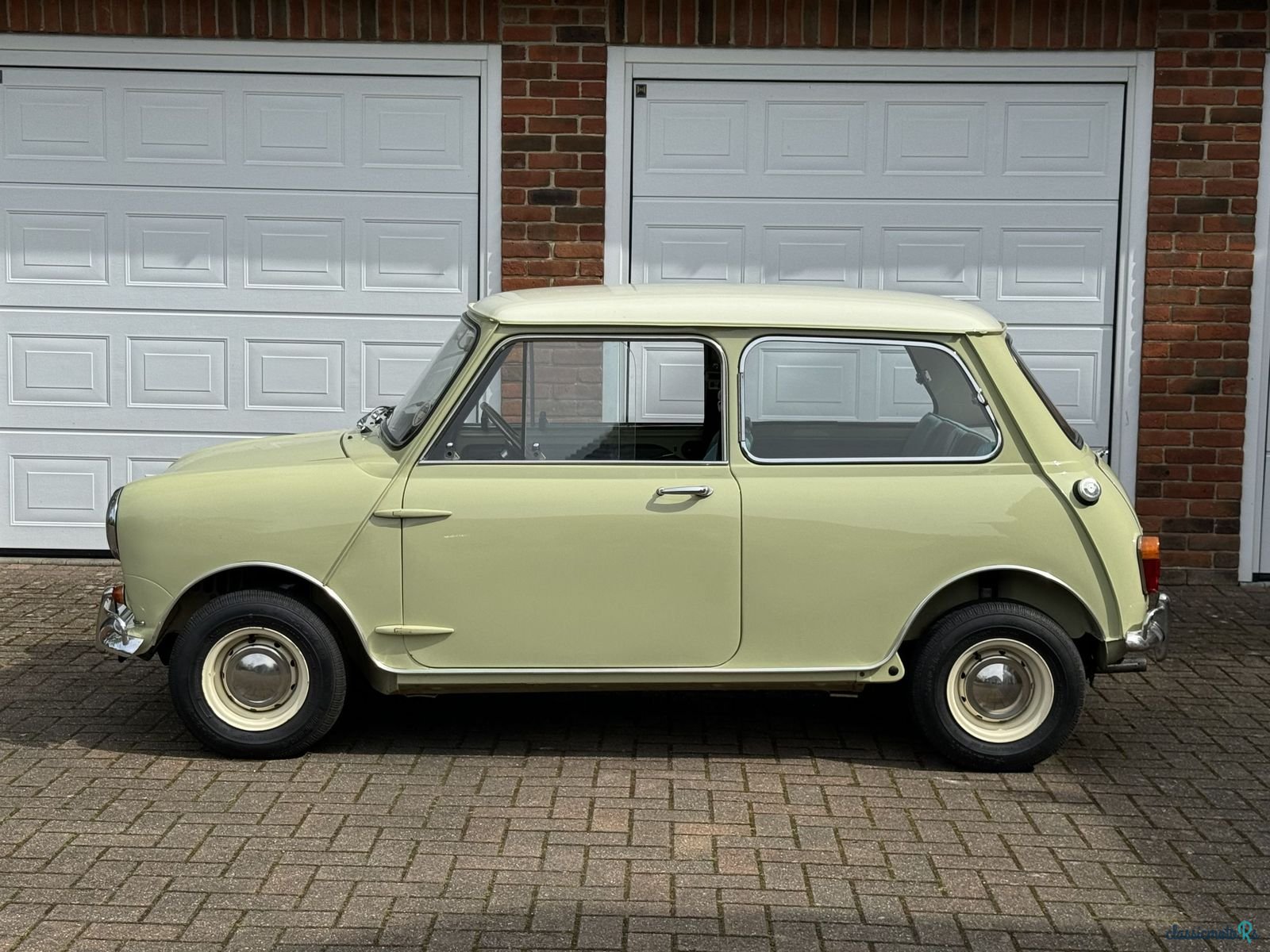 1966' Austin Mini Deluxe photo #4