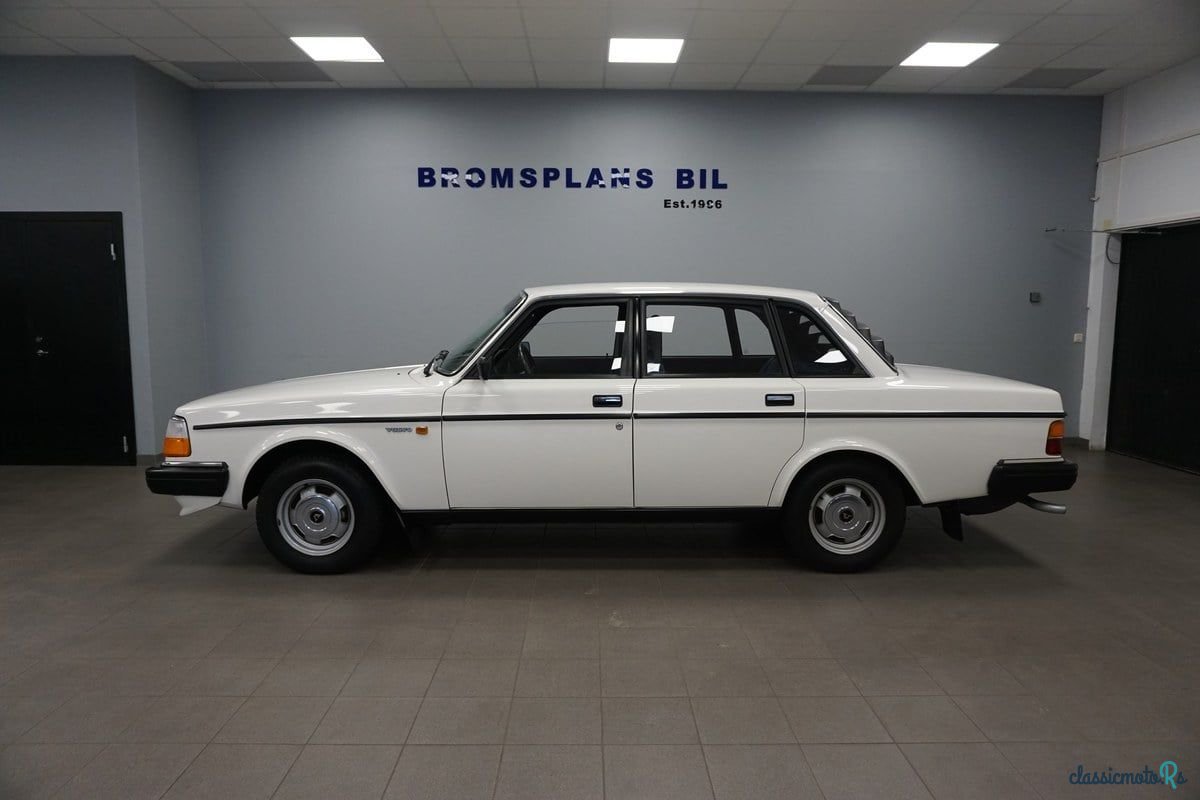 1984' Volvo 244 photo #1
