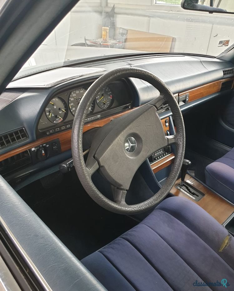 1980' Mercedes-Benz 280 photo #6