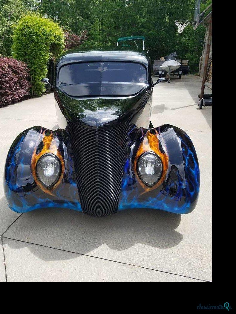 1937' Ford Tudor Sedan photo #2