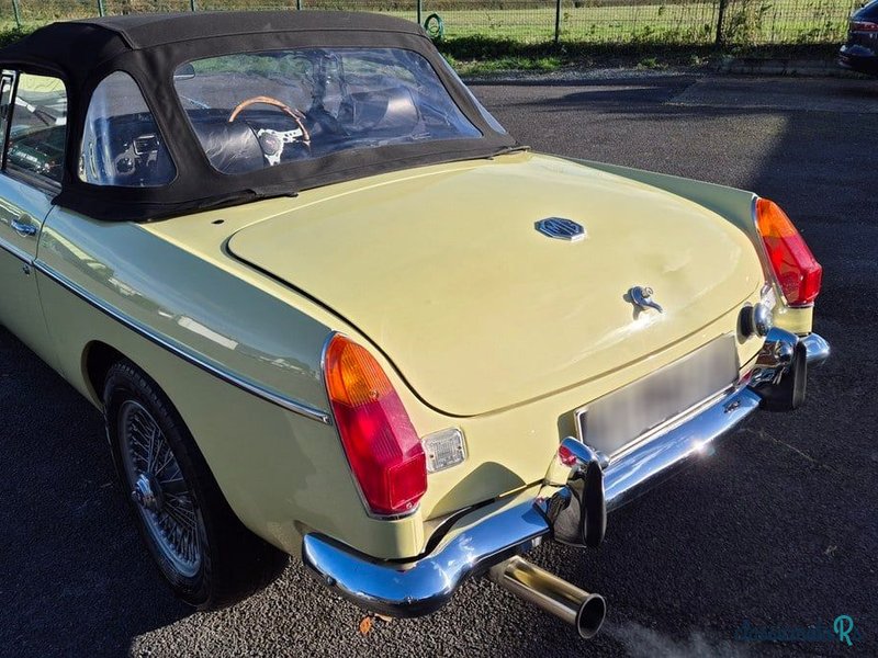 1974' MG MGB photo #6