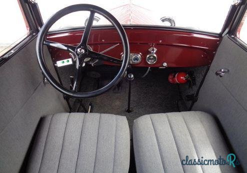 1927' Ford Model T Tudor photo #2