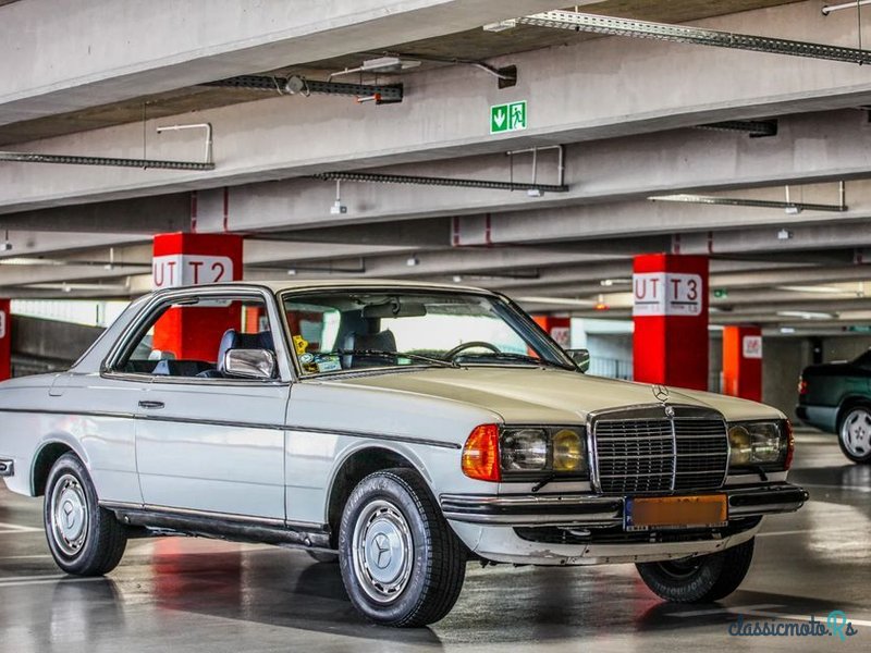 1978' Mercedes-Benz W123 photo #1