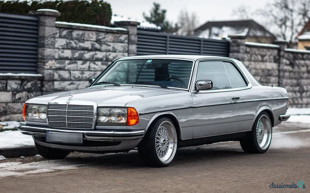 1977' Mercedes-Benz W123 photo #1
