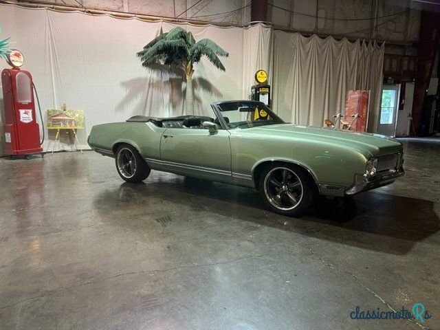 1970' Oldsmobile Cutlass Supreme photo #1