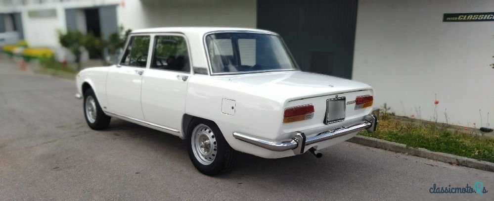 1973' Alfa Romeo 2000 photo #2