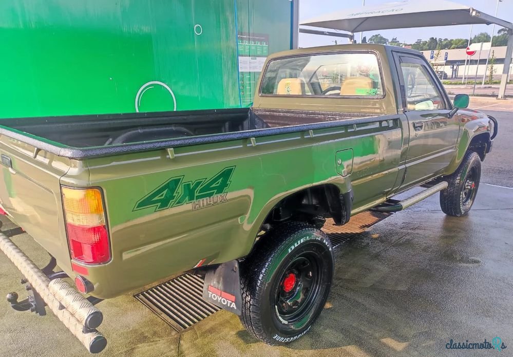 1989' Toyota Hilux photo #2