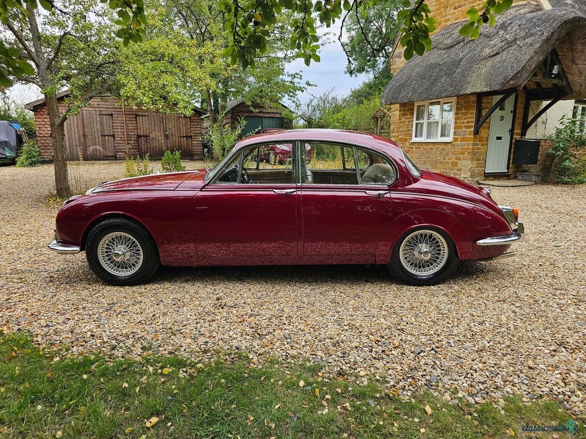 1969' Daimler 250 V8 photo #5