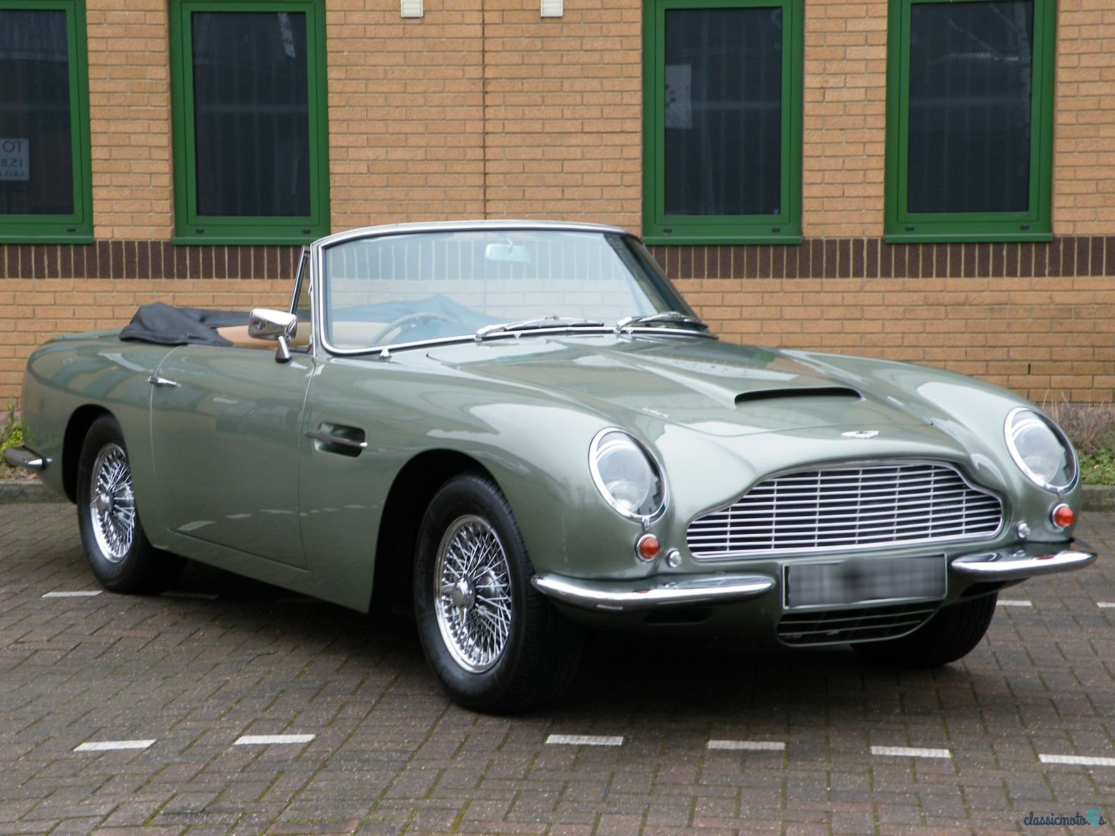 1967' Aston Martin DB6 photo #4