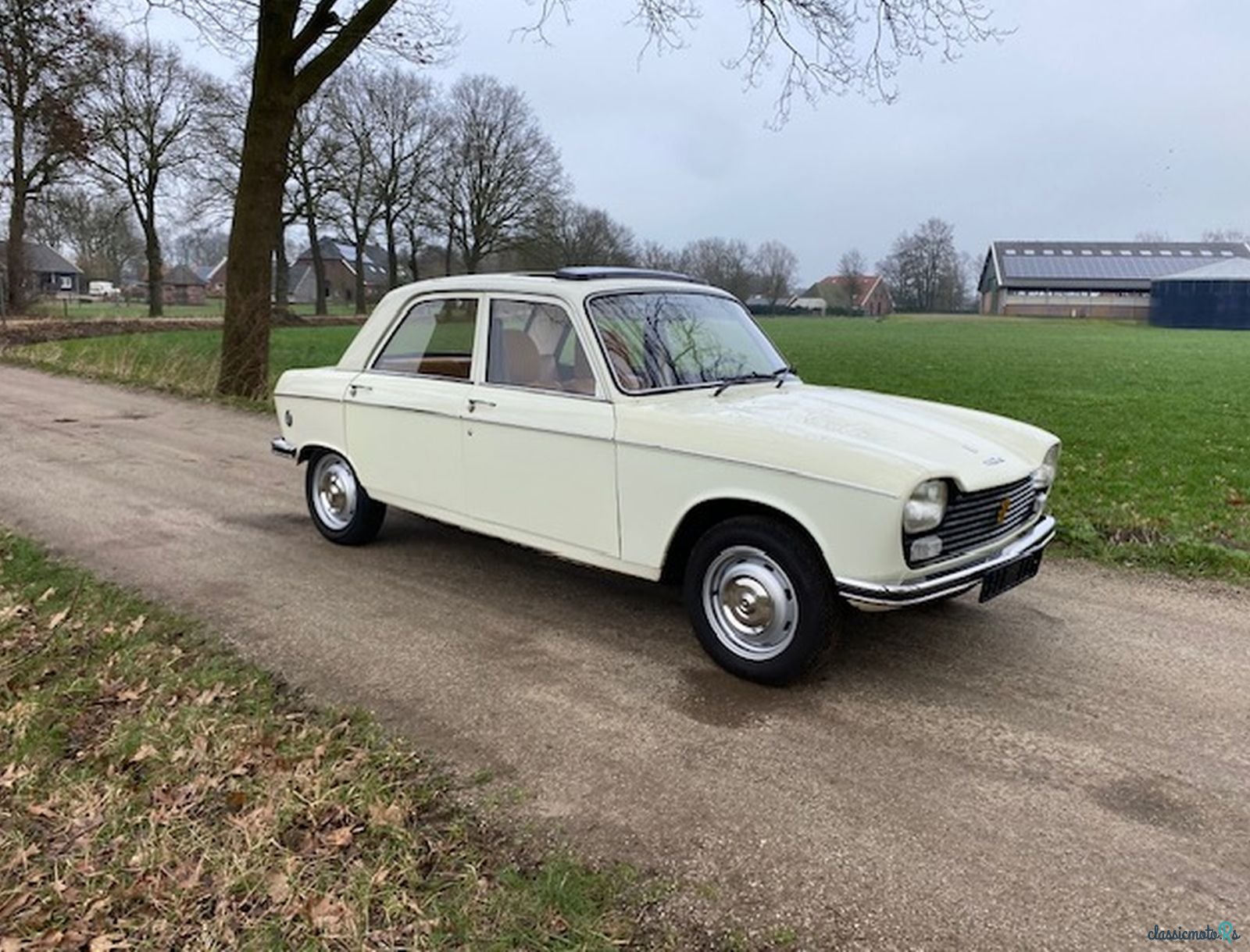 1974' Peugeot 204 Berline photo #4