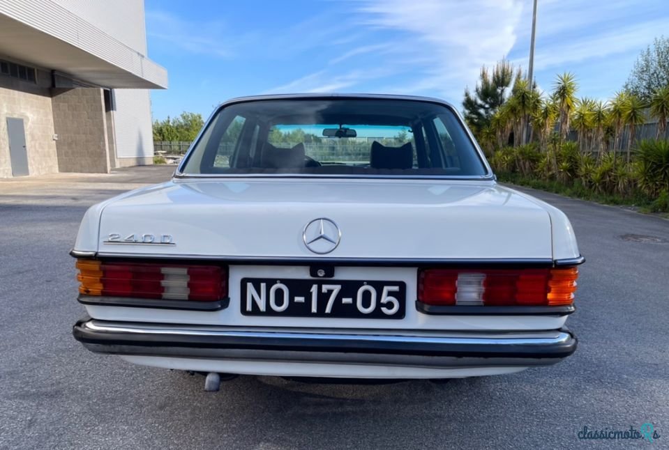 1979' Mercedes-Benz 240 photo #5