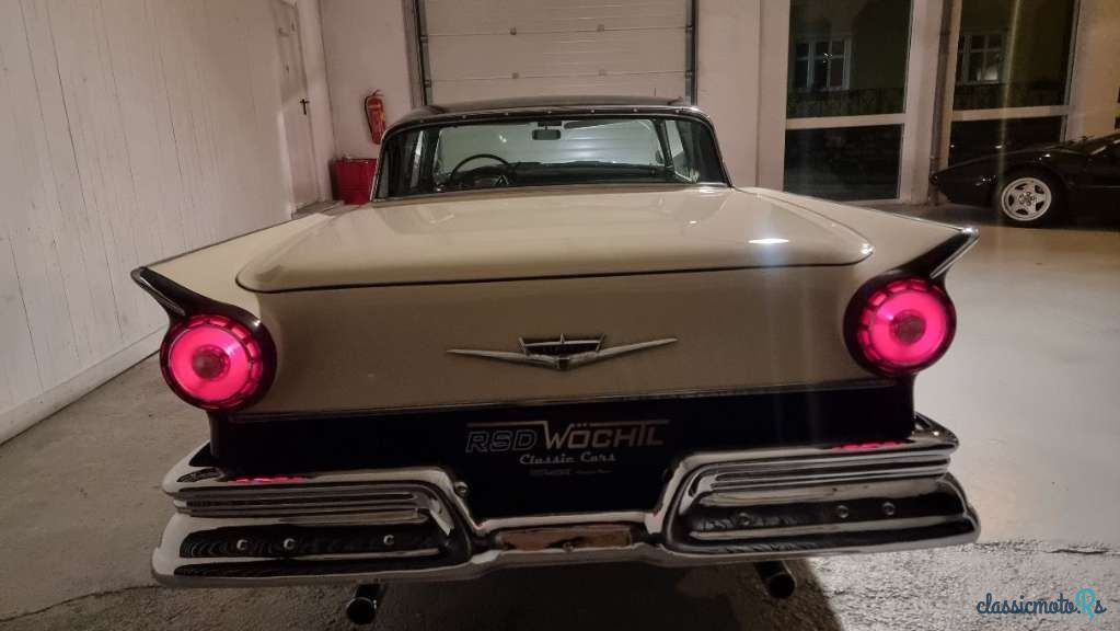 1957' Ford Fairlane photo #5
