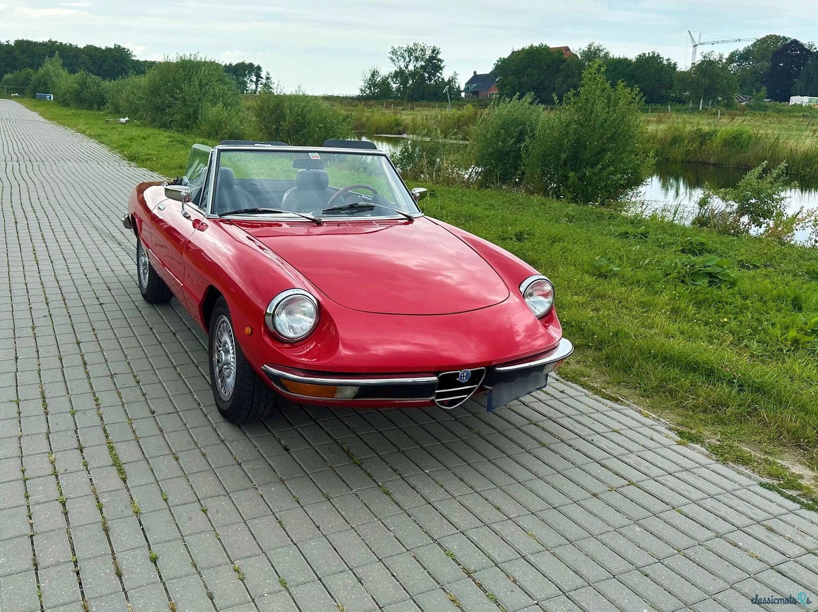 1974' Alfa Romeo 2000 Spider Veloce photo #2