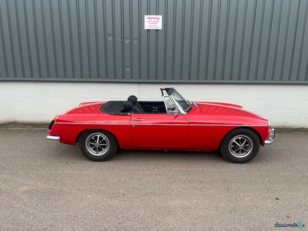1970' MG MGB photo #2