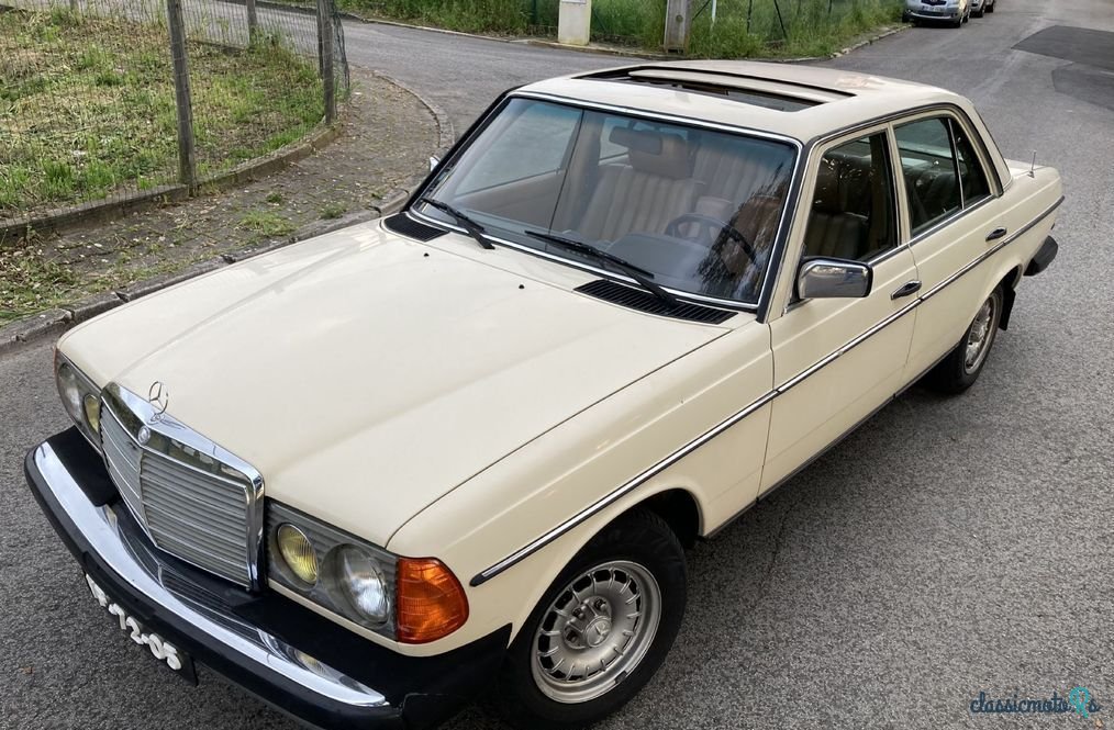 1973' Mercedes-Benz 240 photo #1