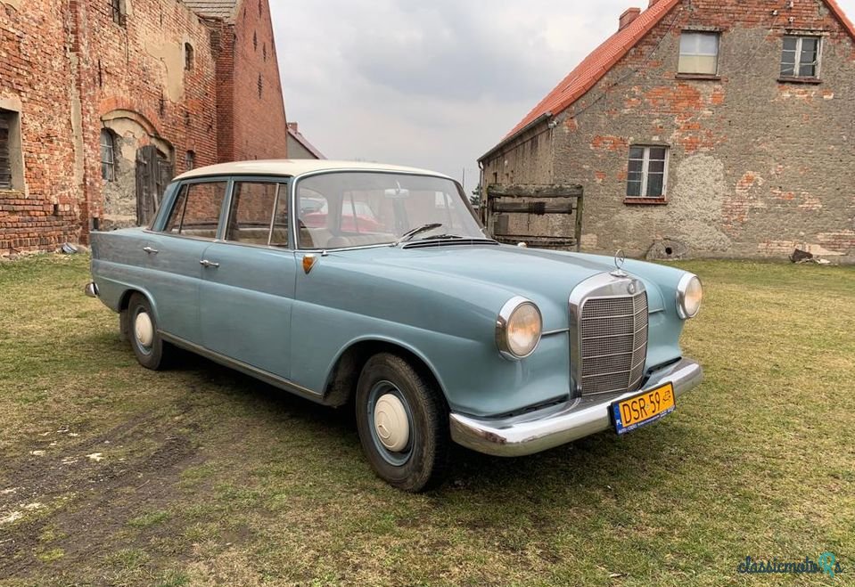 1965' Mercedes-Benz W110 photo #2