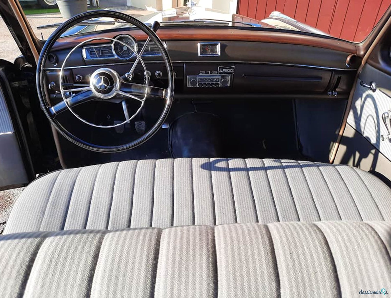 1957' Mercedes-Benz 219 Saloon photo #6