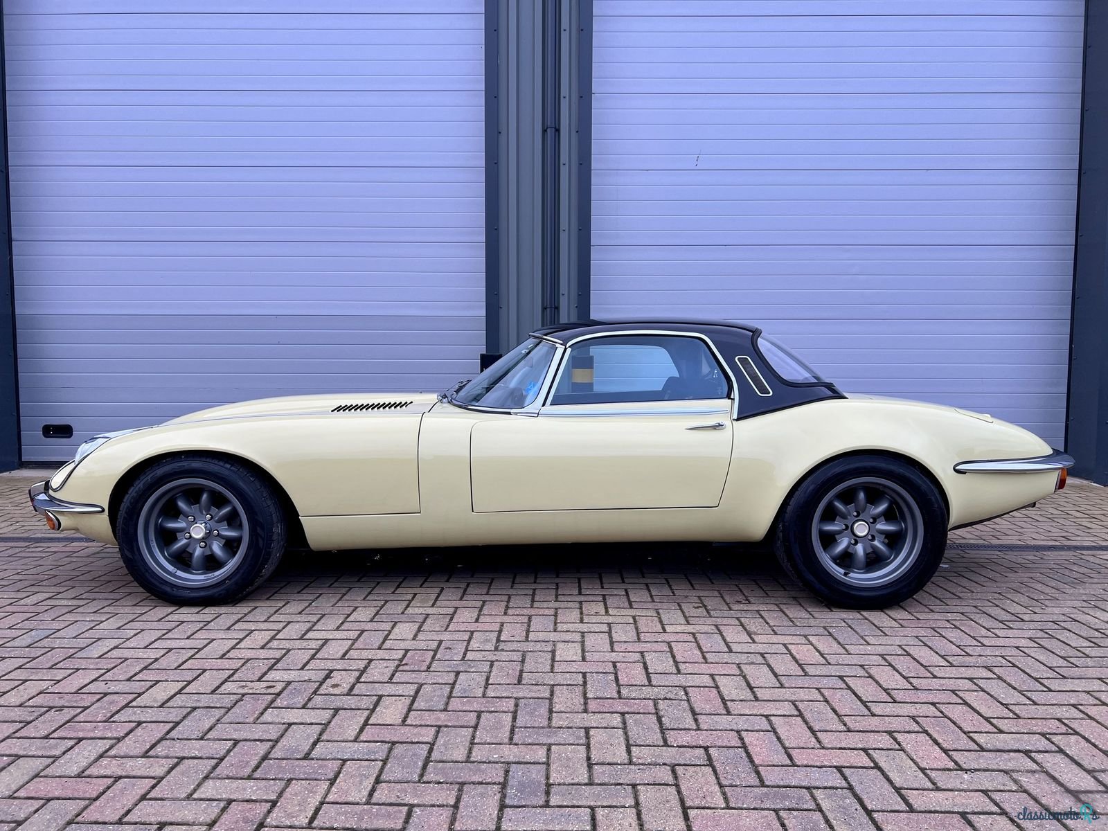 1975' Jaguar E-Type photo #3