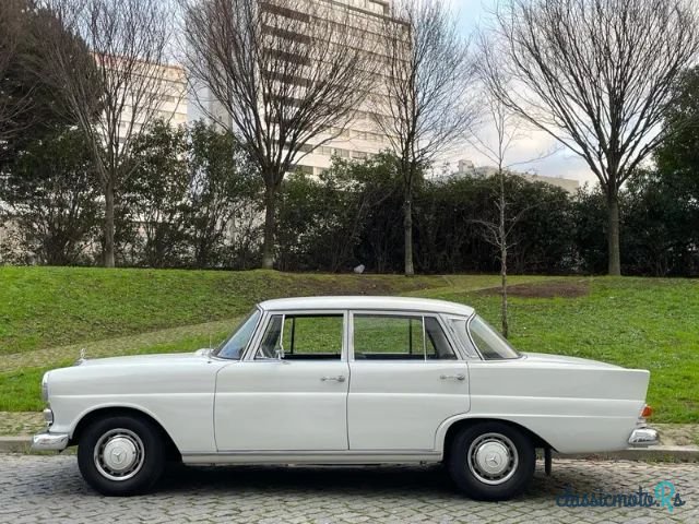 1967' Mercedes-Benz 200 photo #2