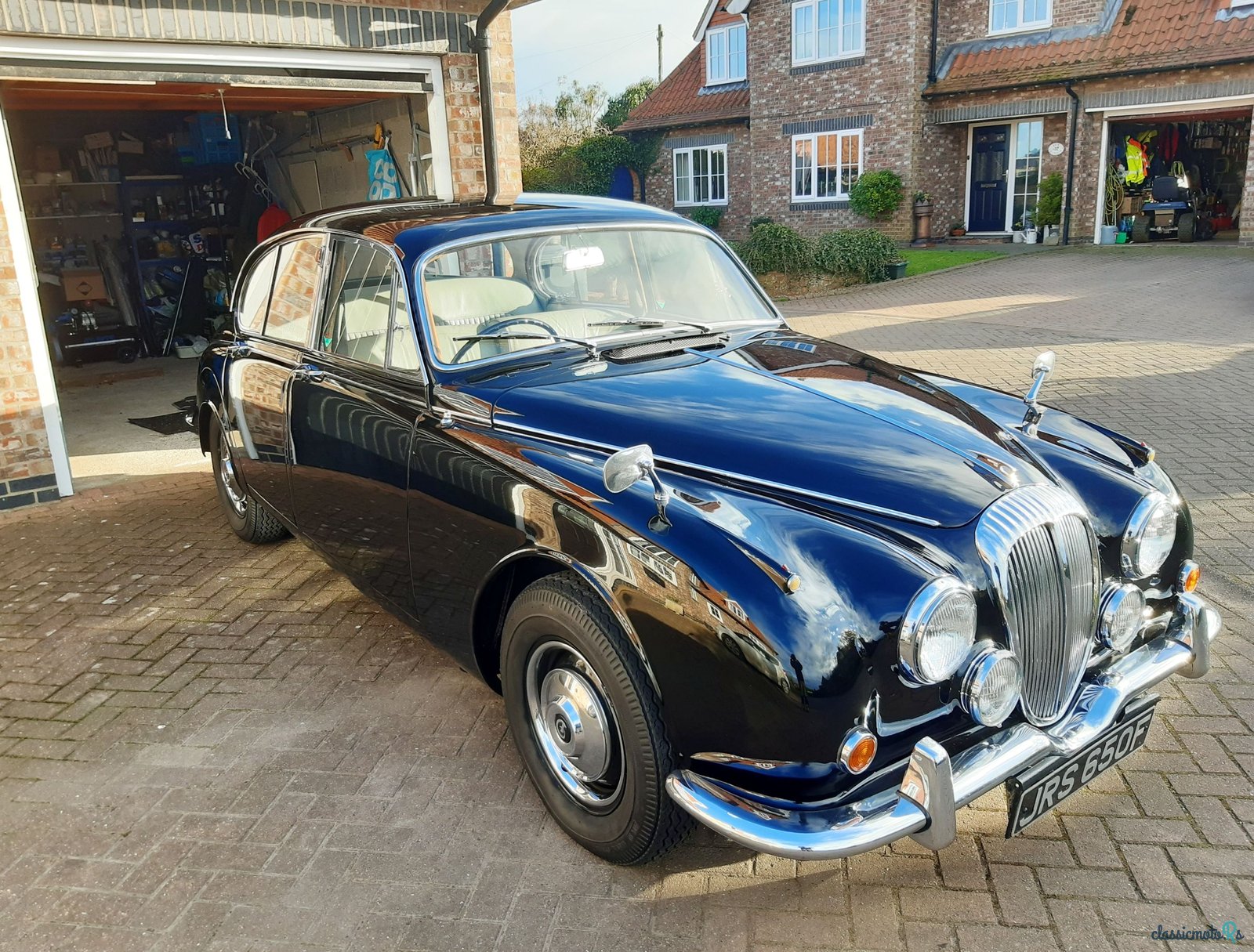 1968' Daimler 250 V8 photo #2