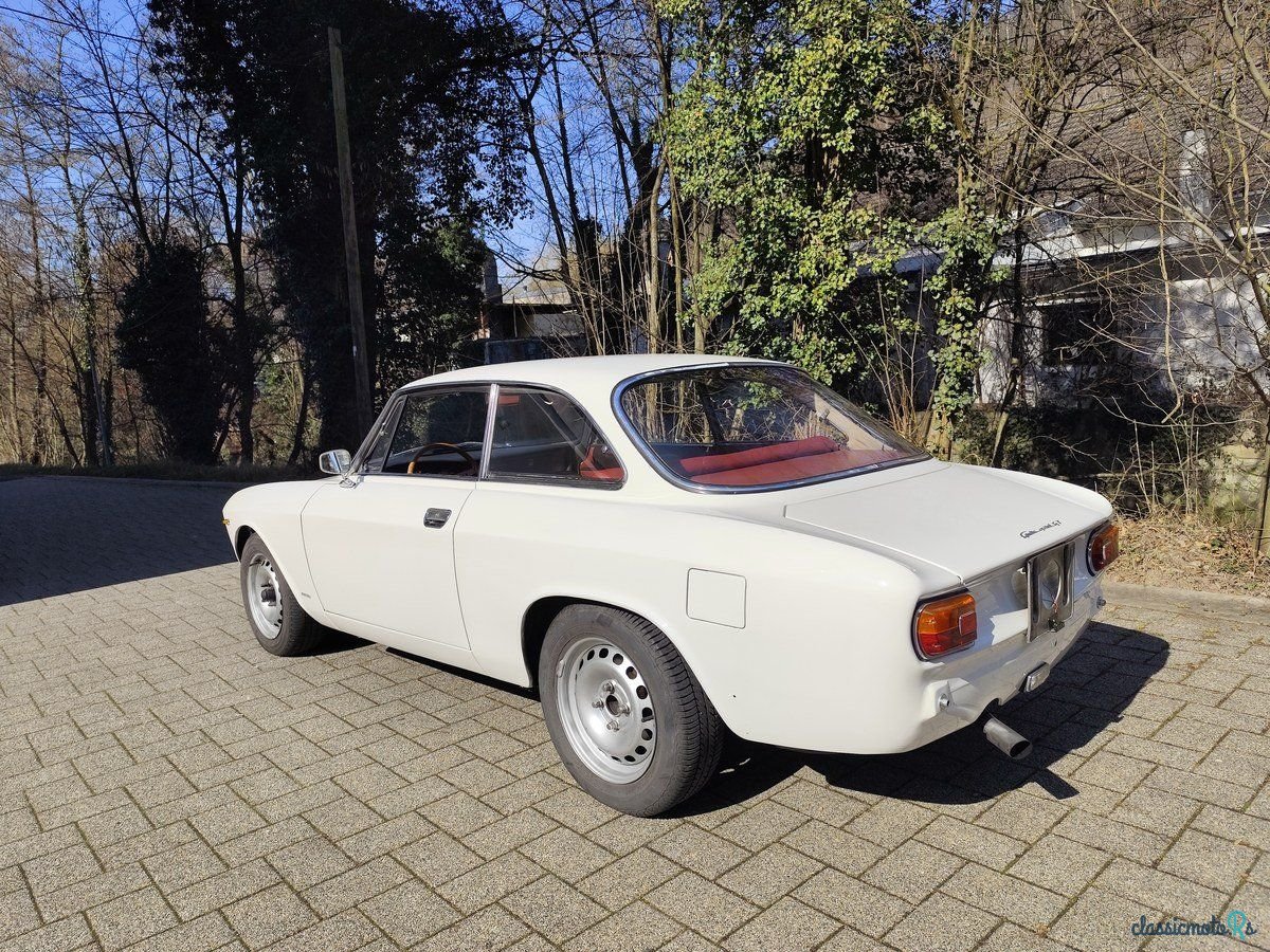 1968' Alfa Romeo GT photo #3