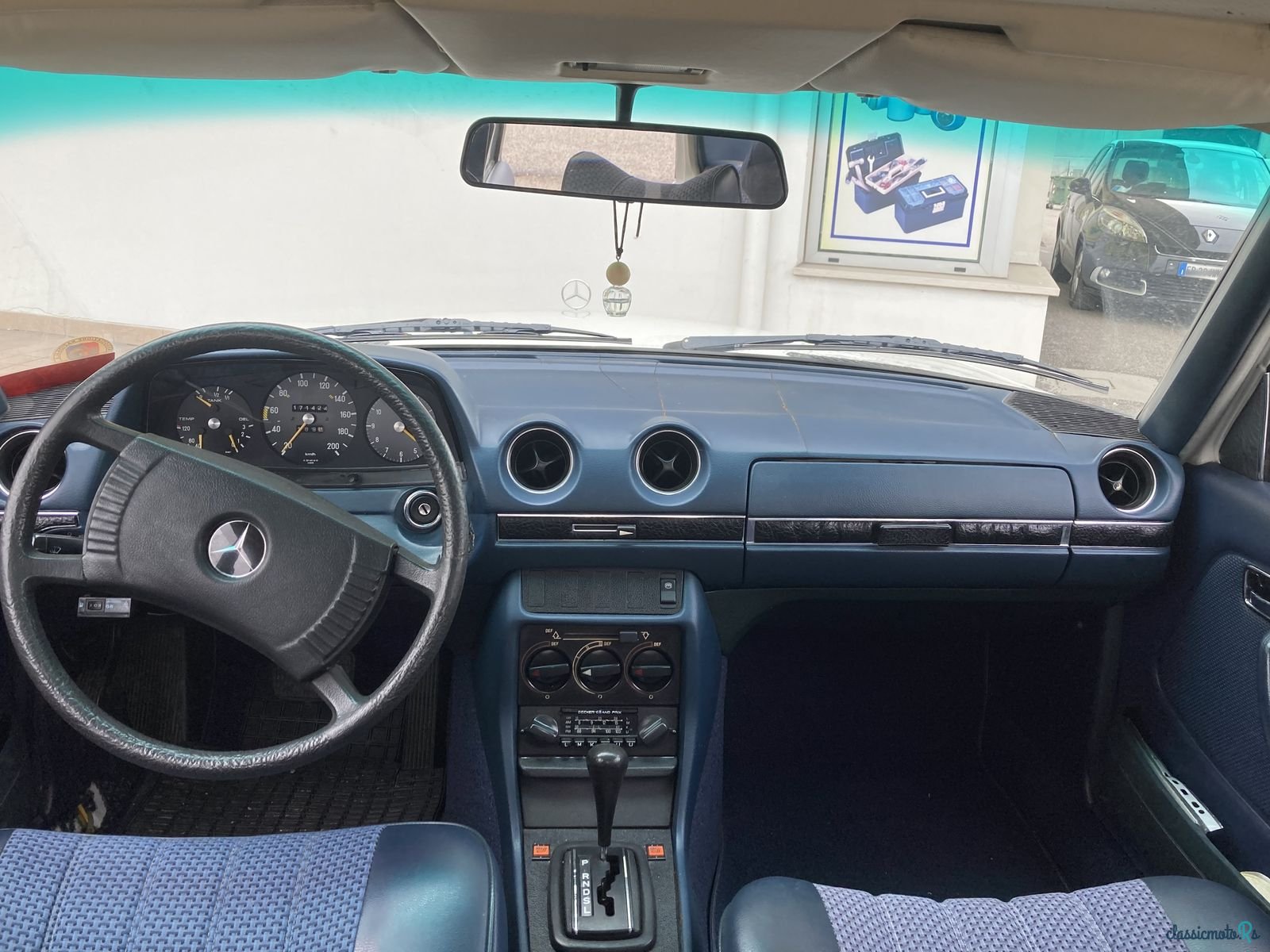 1978' Mercedes-Benz 250 W123 photo #4