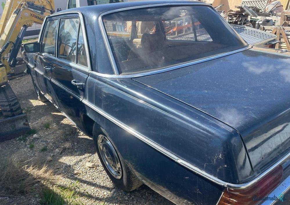 1975' Mercedes-Benz W123 photo #3