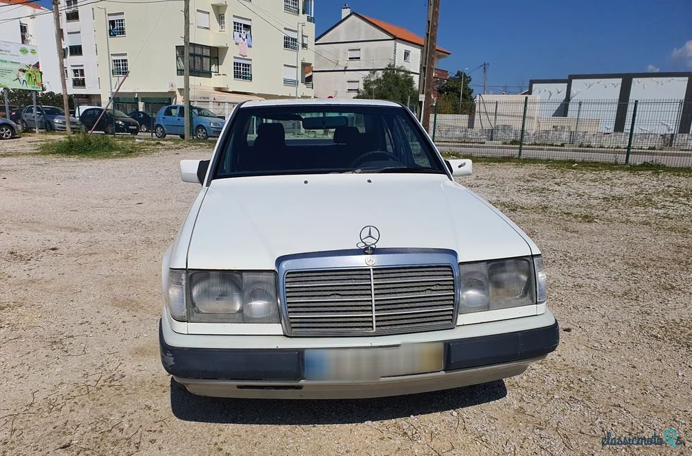 1988' Mercedes-Benz W124 photo #2