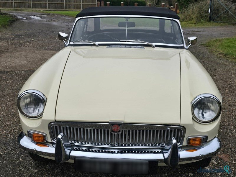 1973' MG MGB photo #2