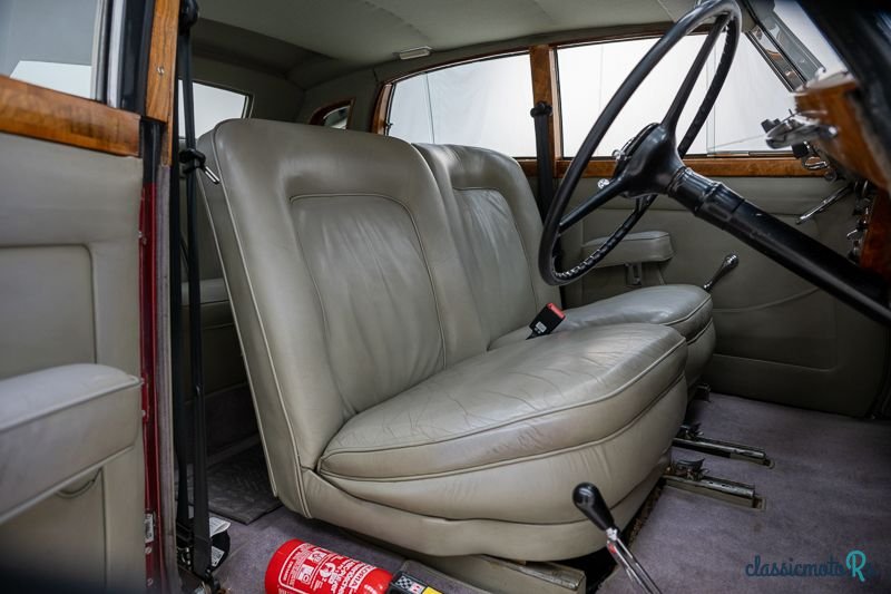 1948' Bentley Mark VI Saloon by James Young '48 CHB5 photo #4