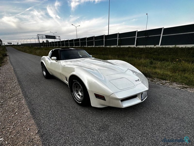 1980' Chevrolet Corvette photo #2