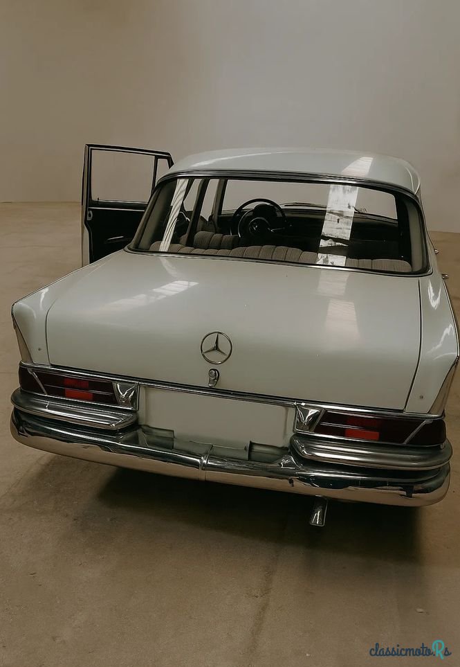 1963' Mercedes-Benz W111 220SE photo #2