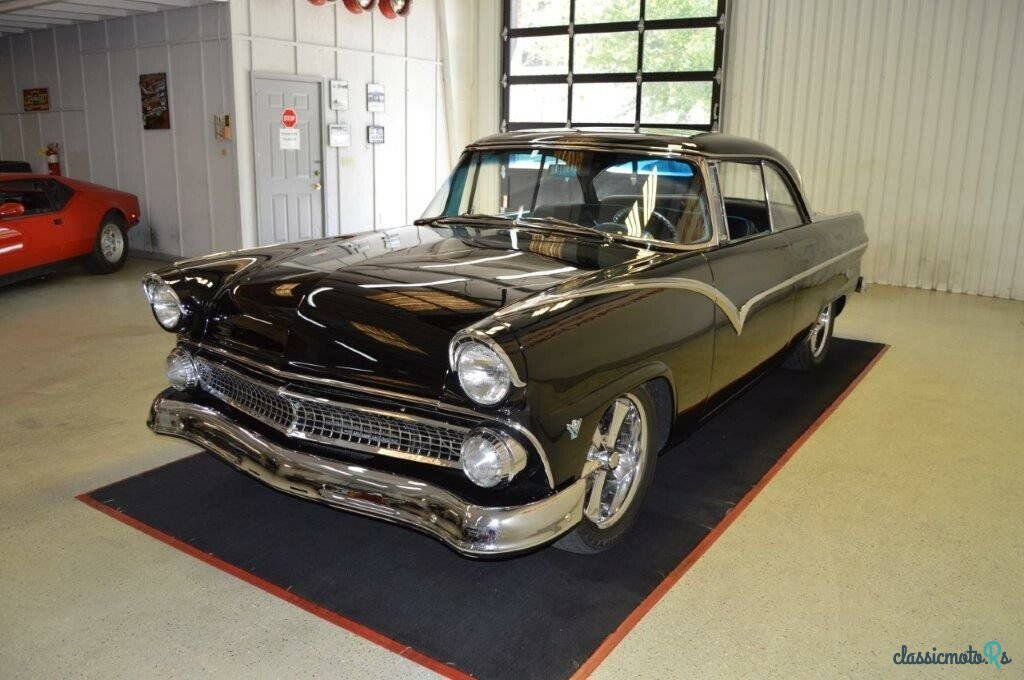 1955' Ford Fairlane photo #3