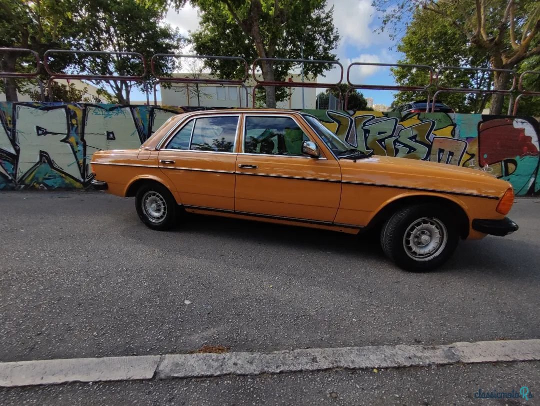 1980' Mercedes-Benz 240 photo #2