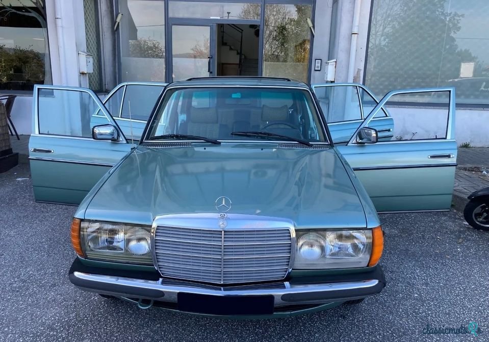 1977' Mercedes-Benz 300 photo #1