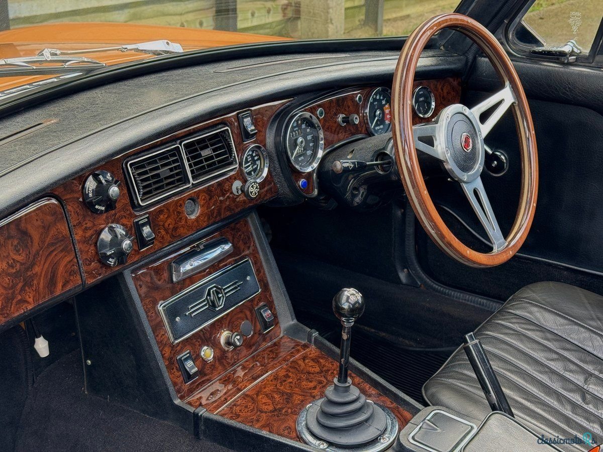 1975' MG MGB photo #2