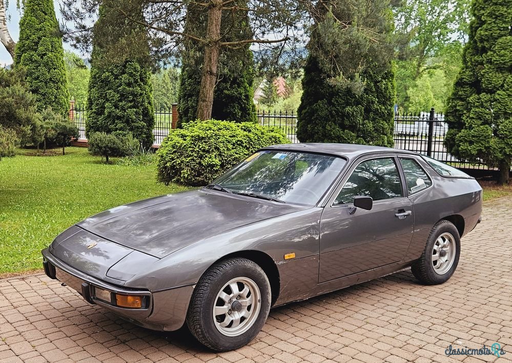 1979' Porsche 924 Standard photo #1
