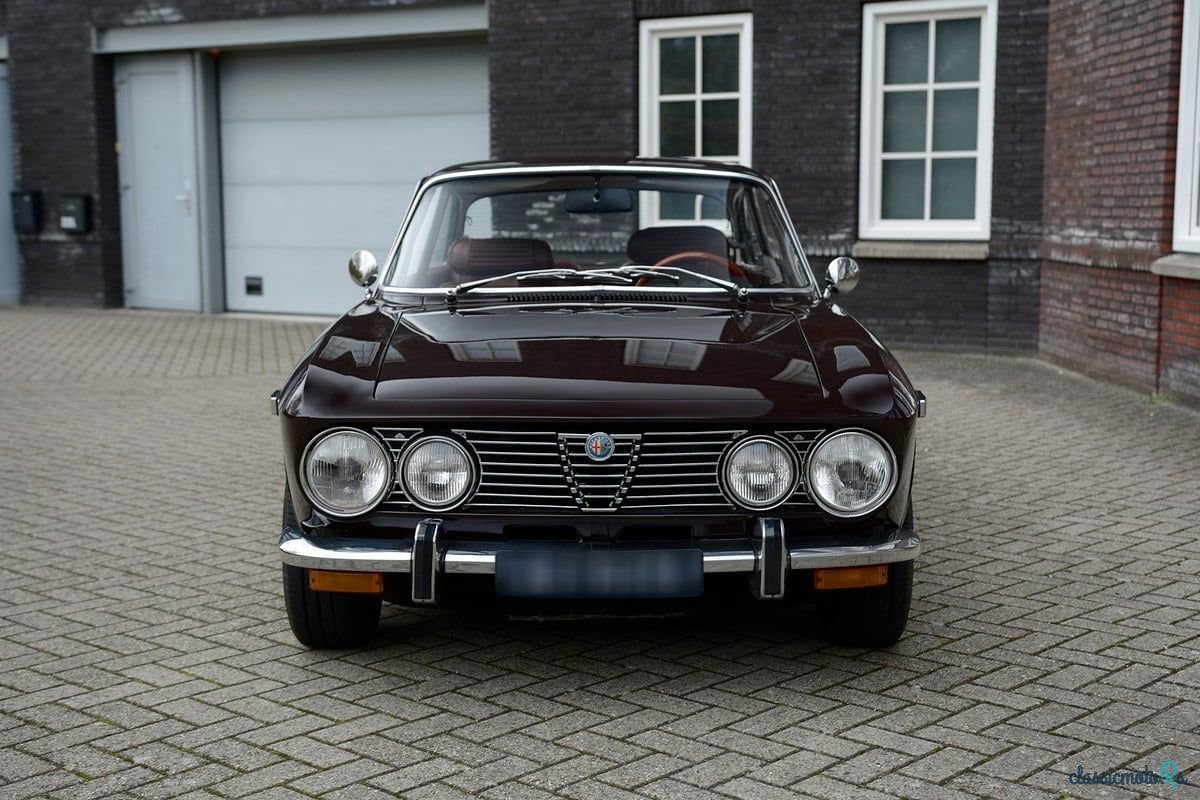 1974' Alfa Romeo Gtv 2000 photo #1