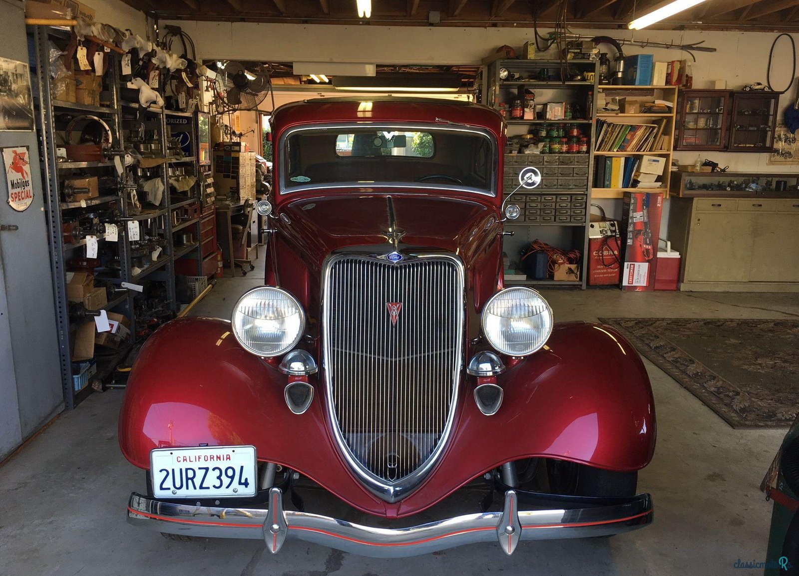 1934' Ford Deluxe Tudor photo #2