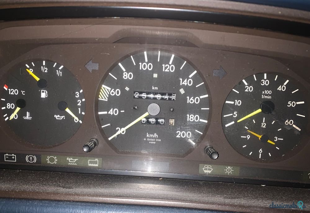 1987' Mercedes-Benz 250 photo #4