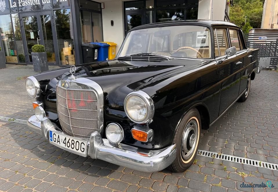 1966' Mercedes-Benz 200 W110 photo #1