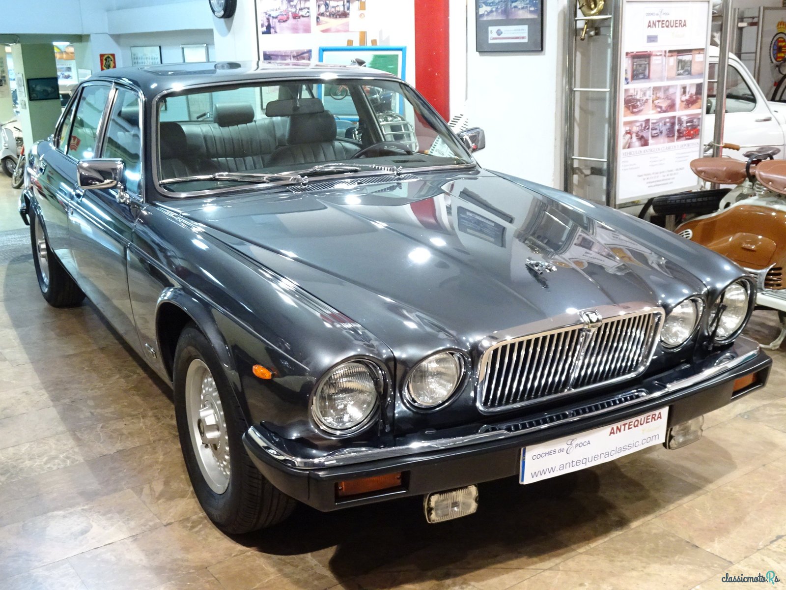 1991' Jaguar XJ12 5,3 SALOON SERIES III photo #1