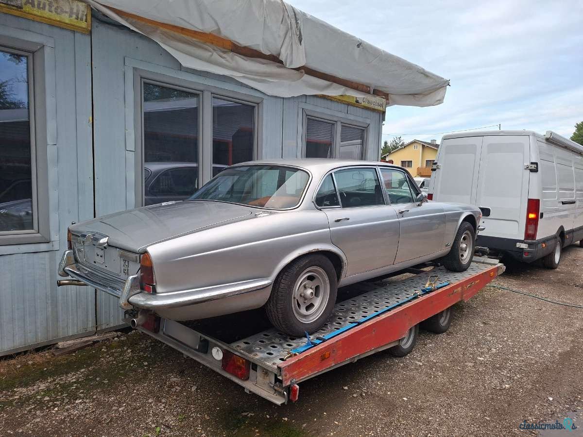 1975' Jaguar XJ photo #2