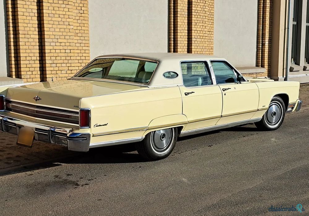 1975' Lincoln Town Car photo #3