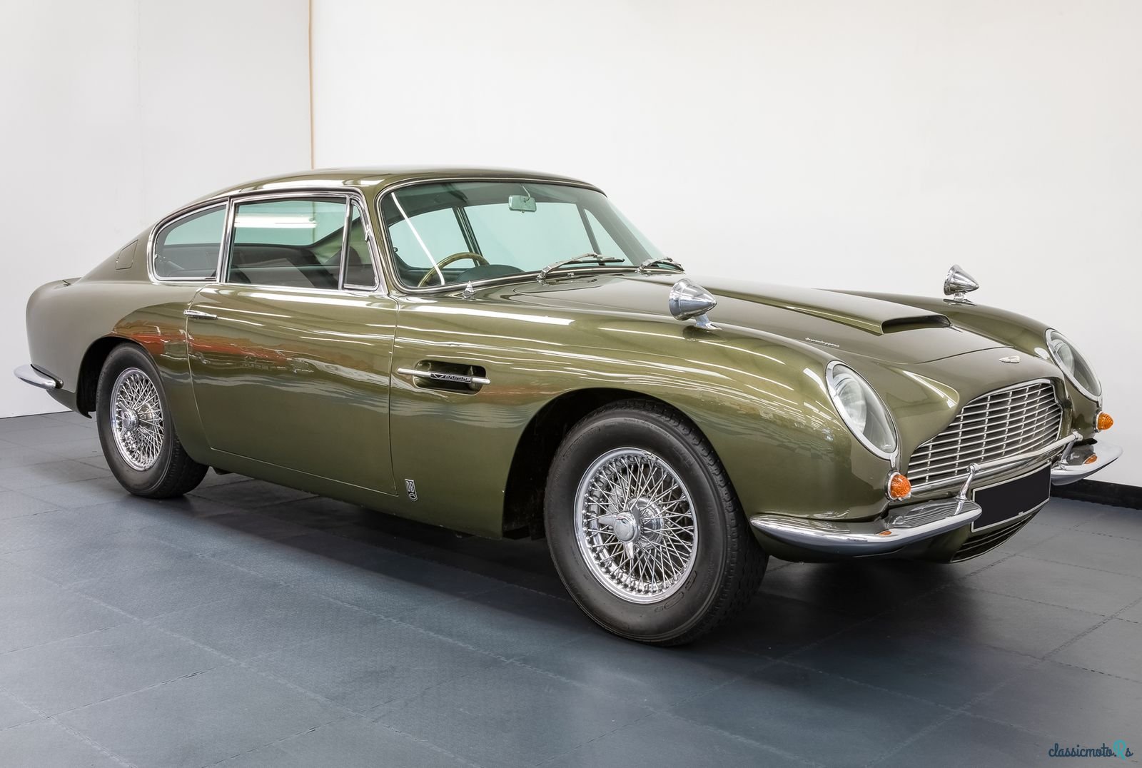 1967' Aston Martin DB6 photo #1